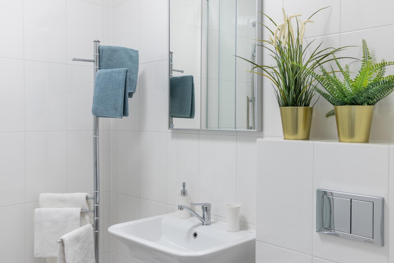 Wawrzynca Apartment With Parking Krasków Εξωτερικό φωτογραφία